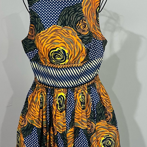 Anthropology dress. Size 4. Lined and beautifully designed. It has pockets!! - Picture 2 of 7